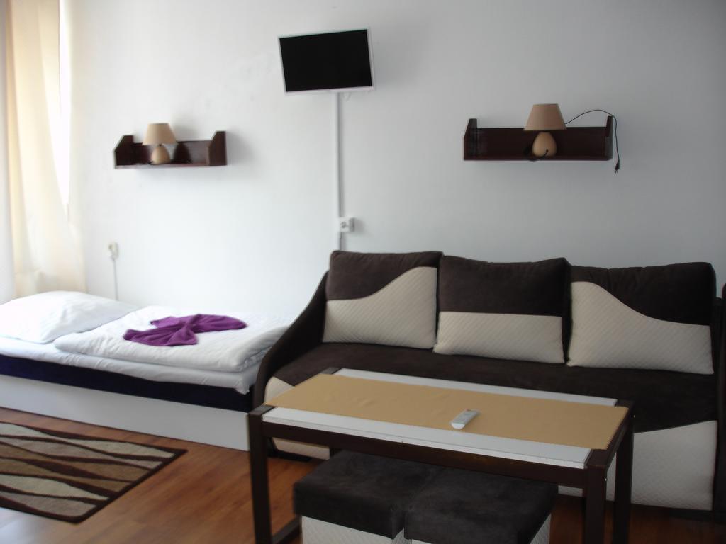 Hotel Gula Батизовце Экстерьер фото