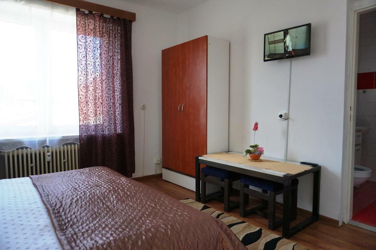 Hotel Gula Батизовце Экстерьер фото