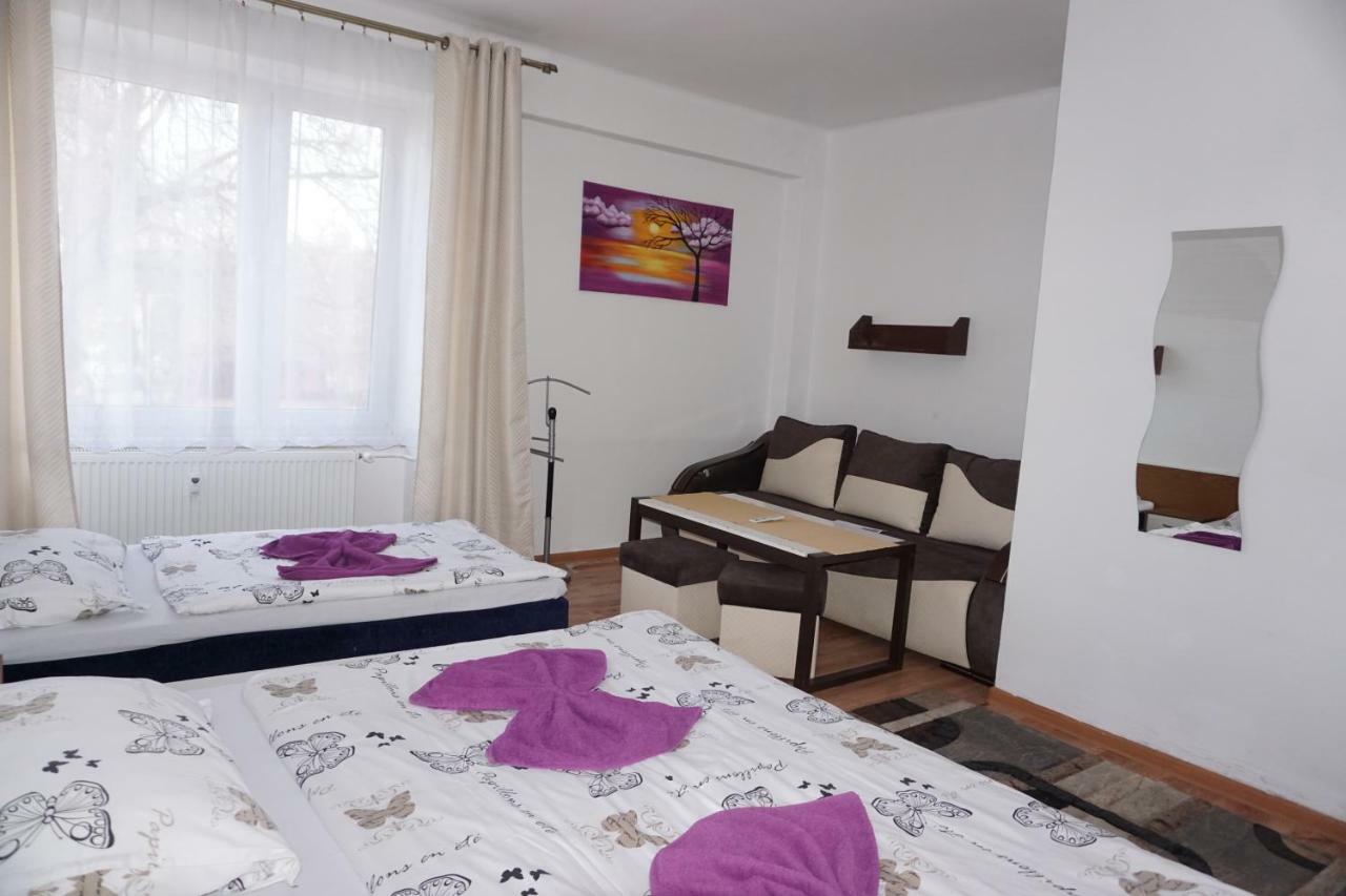 Hotel Gula Батизовце Экстерьер фото