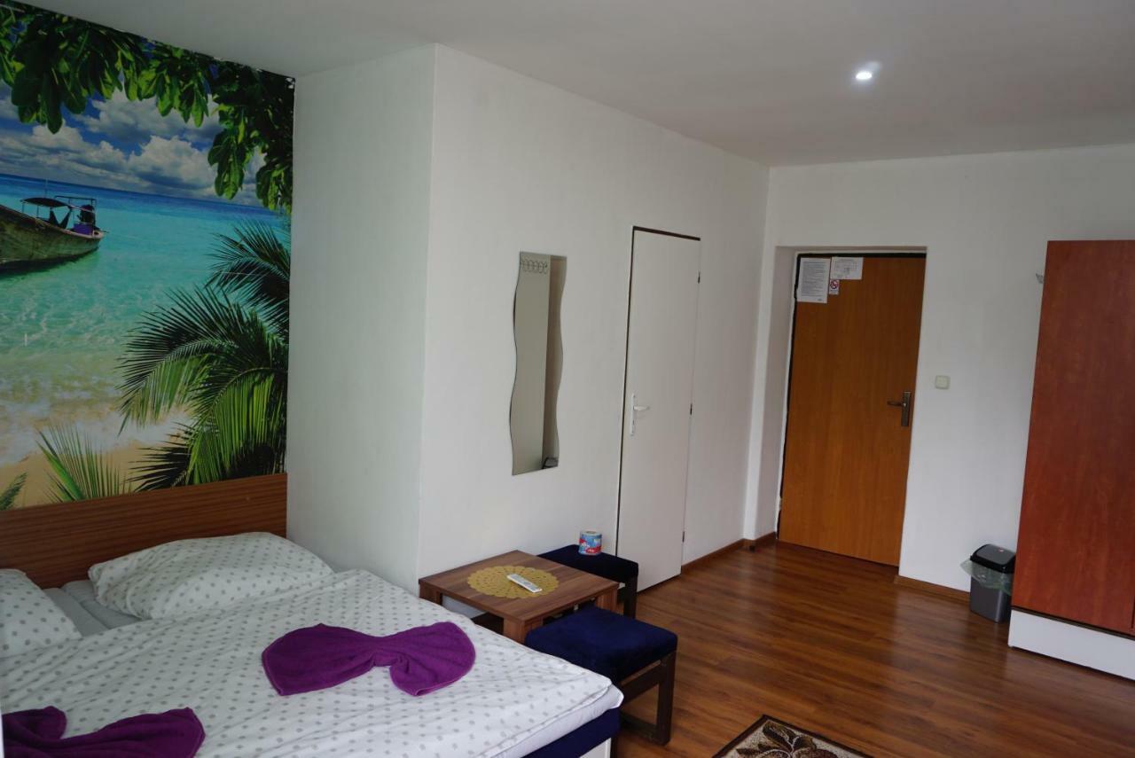 Hotel Gula Батизовце Экстерьер фото