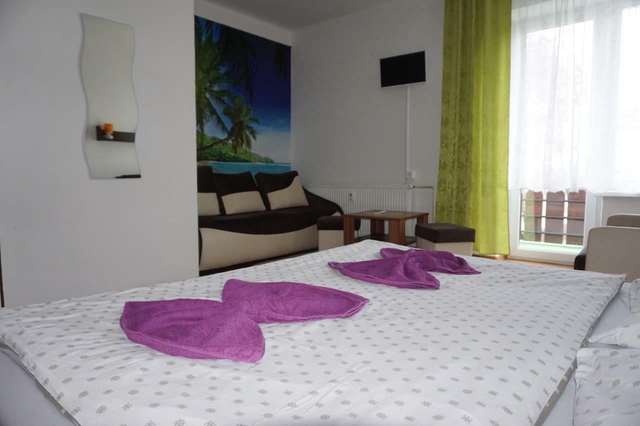 Hotel Gula Батизовце Экстерьер фото