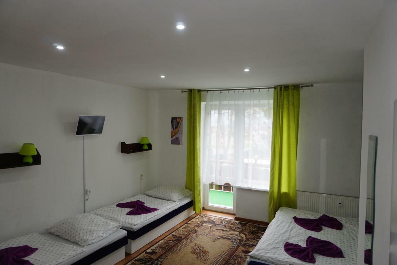 Hotel Gula Батизовце Экстерьер фото